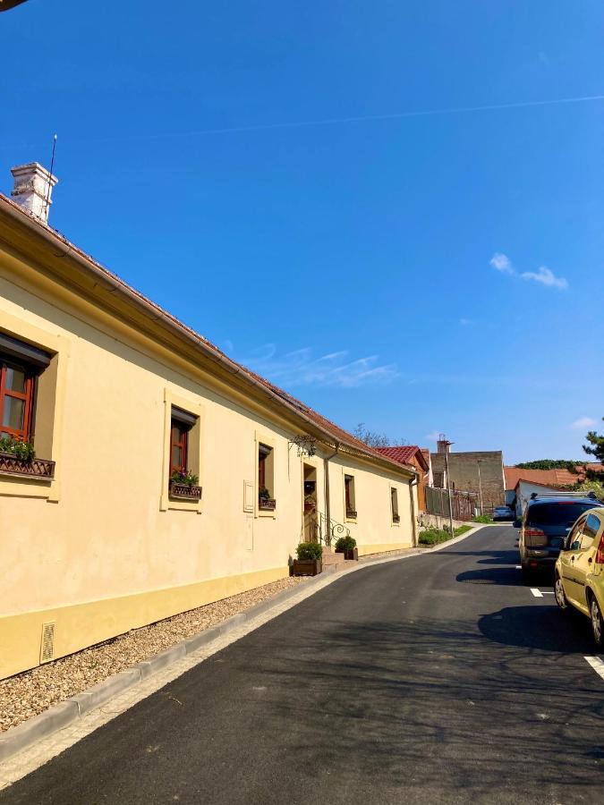 Guesthouse Mikuláš Mikulov Exterior foto